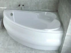 Baignoire asymétrique 170 x 110 Droite FINEZJA acrylique blanc + avec Tablier + Pieds + Vidage à chromé
