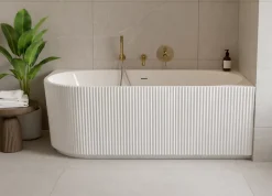Baignoire d'angle droite avec bonde et vidage - 150 x 75 cm - Blanc brillant rainuré - PERLE
