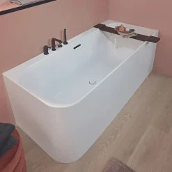 Baignoire semi-îlot d'angle VILLEROY & BOCH Loop & Friends version gauche avec bonde blanche et trop-plein chromé