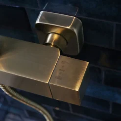 Colonne de douche carrée thermostatique or brossé Essebagno Square II