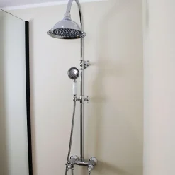Colonne de douche chromée avec mitigeur mécanique Essebagno Leeds