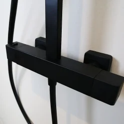 Colonne de douche noire avec thermostatique 300 Essebagno Quartos