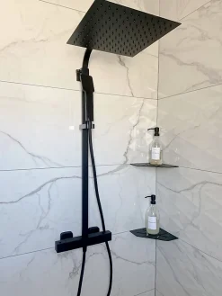 Colonne de douche noire avec thermostatique 300 Essebagno Quartos