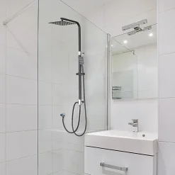 Colonne de douche sans robinetterie avec pommeau + douchette+ flexible + barre réglable, Noir