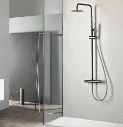 Colonne douche noire gun metal en acier et laiton avec mitigeur monocommande et douchette extensible