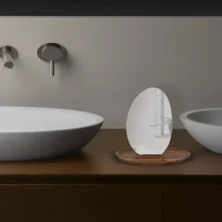 Miroir de salle de bains à poser ovale avec socle en acacia H.20 cm, Spirella Alesia
