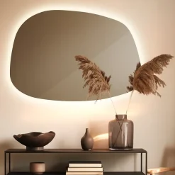 Miroir forme originale lumineux Tulup 91 x 66 cm découpe biseautée lumière chaud