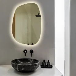 Miroir forme originale lumineux Tulup 91 x 66 cm découpe biseautée lumière chaud