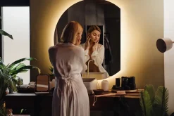 Miroir LED biseauté 63x70 cm lumière chaude 1 pc