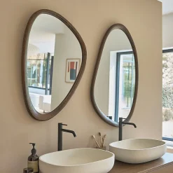 Miroir organique en mindi massif finition noyer 75x60 cm