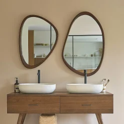 Miroir organique en mindi massif finition noyer 75x60 cm