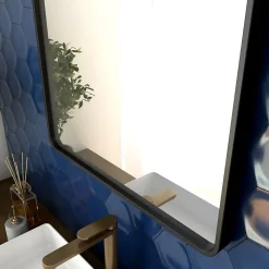 Miroir salle de bain 60x80cm suspendu noir mat - avec lanière effet cuir noir - NORDIK REKTANGEL