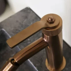 Mitigeur bidet bas cuivre brossé Essebagno Molette