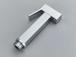 Mitigeur Chrome Encastré pour WC - Douchette Ergonomique, Résistante à la Corrosion, Installation Murale Discrète en Laiton.