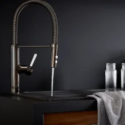 Mitigeur de cuisine avec douchette noir GoodHome Gevuina