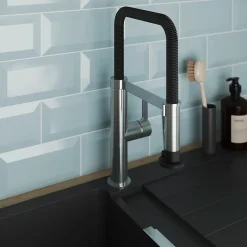 Mitigeur de cuisine avec douchette argent et noir GoodHome Kamut