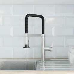 Mitigeur de cuisine avec douchette argent et noir GoodHome Kamut