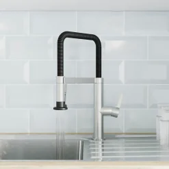 Mitigeur de cuisine avec douchette argent et noir GoodHome Kamut
