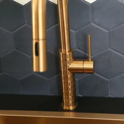 Mitigeur de cuisine cuivré avec douchette Essebagno Architek