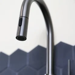 Mitigeur de cuisine gun métal avec douchette Essebagno Architek