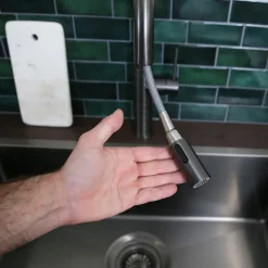 Mitigeur de cuisine gun métal avec douchette Essebagno Architek