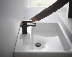 Mitigeur de lavabo 70 hansgrohe Vernis Shape noir mat