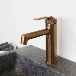 Mitigeur de lavabo bas cuivre brossé Essebagno Molette