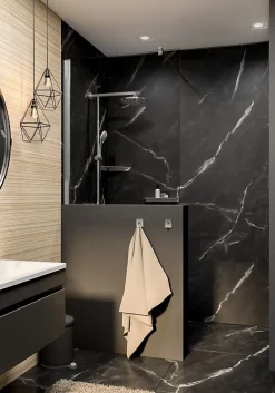 Panneau mural de salle de bains l.100x255 cm, décor marbre de Carrare noir Softtouch, Schulte DécoDesign