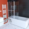 PARE BAIGNOIRE AVEC VOLET PIVOTANT 130x105cm PROFILE ALUMINIUM LAQUE BLANC ET VERRE TRANSPARENT