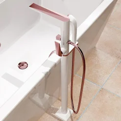 Robinet de baignoire au sol 23 blanc et rose doré collection Argolide
