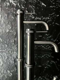 Robinet De Lavabo Rea Lungo Grip High Titanium