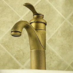 Robinet lavabo, finition en laiton pour un style classique