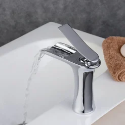 Robinet Mitigeur chromé en cascade pour lavabo