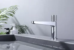 Robinet pour lavabo vasque et évier design en laiton peu bruyant et avec aérateur économie d'eau - H. 16,3cm - Chrome