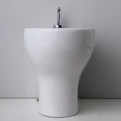 Sanitaires De Salle De Bain Au Sol Avec Design Moderne Et Vidange Décalée - Soave