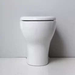 Sanitaires De Salle De Bain Au Sol Avec Design Moderne Et Vidange Décalée - Soave