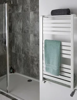 Sèche-serviettes eau chaude en acier GoodHome Loreto vertical blanc 546 W