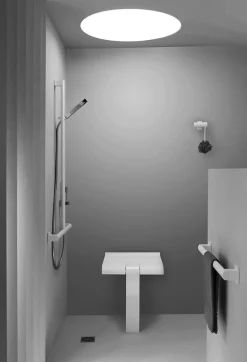 Siège de douche piètement alu, assise polymère coloris blanc l.45 x P.44,2 x H.50 cm
