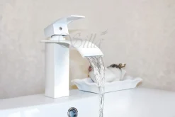 SILLA Mitigeur lavabo moderne en Laiton, cascade, Blanc
